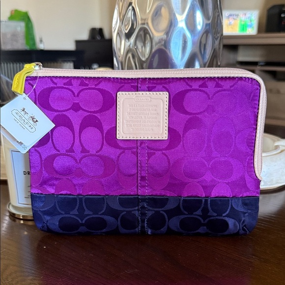 NWT Coach Violet and Navy Pouch - Picture 1 of 5